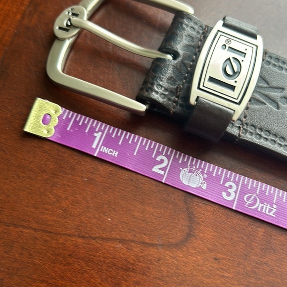 Genuine leather size small belt tooled with l.e.i. On buckle & on return loop. - Picture 10 of 12